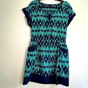 Gap aqua/navy short-sleeved dress w/abstract design. Sz M. Preowned. Like new.